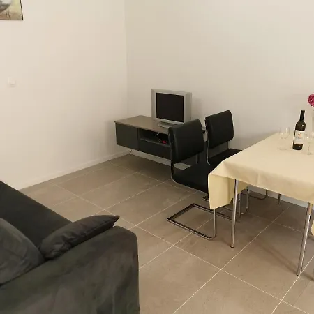 Apartments Darinka Porec Exterior photo