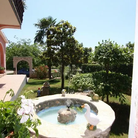 Apartments Darinka Porec Exterior photo