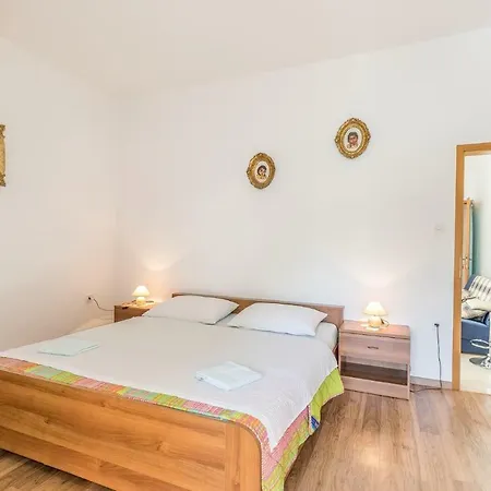 Apartments Darinka Porec Exterior photo